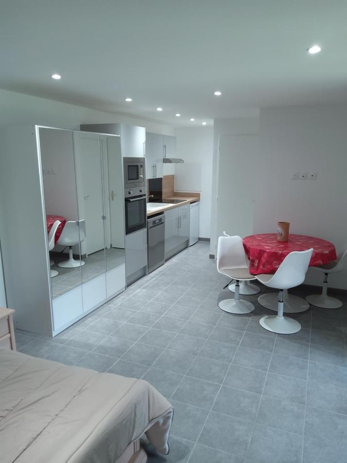 Ferienwohnung Meuble Avec Cour Sotteville-lès-Rouen Exterior foto